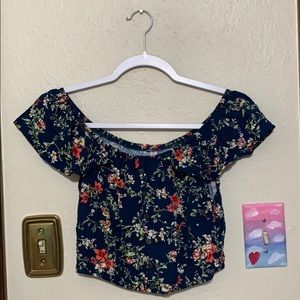 A cute navy crop top!!